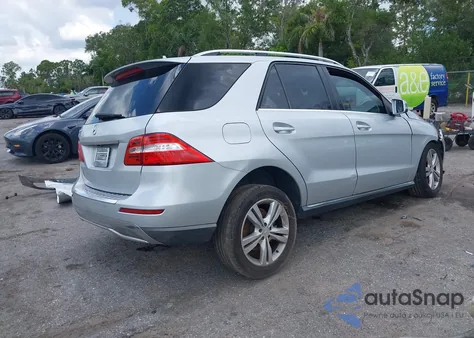 2013 Mercedes-Benz Ml 350 z USA, uszkodzony, nr VIN 4JGDA5JB8DA230487